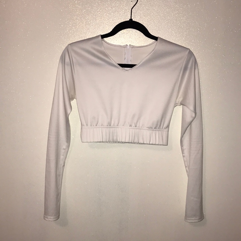 White long sleeve athletic cropped top